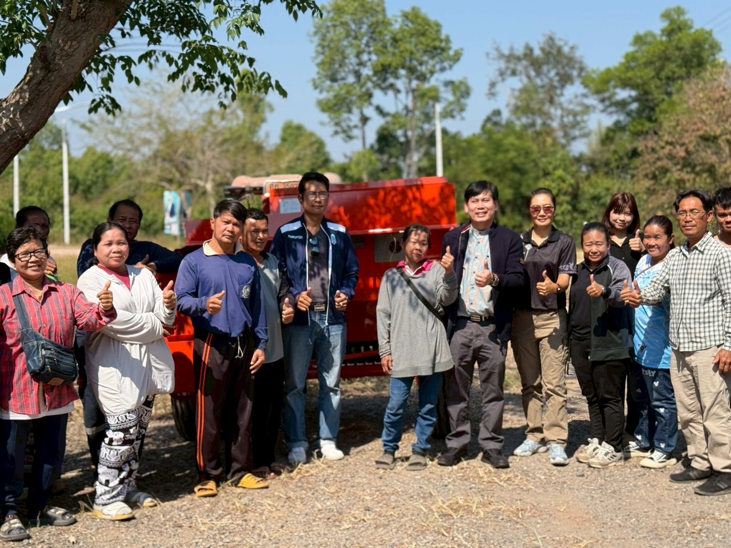 title - วันจันทร์ที่ 12 มกราคม พ.ศ.2569 นายวิทูล ประดิษฐบุญ ปฏิรูปที่ดินจังหวัดปราจีนบุรี  พร้อมด้วยเจ้าหน้าที่ ส.ป.ก. ปราจีนบุรี จัดการฝึกอบรมเชิงปฏิบัติ โครงการพัฒนาธุรกิจชุมชน กิจกรรมพัฒนาธุรกิจชุมชนในเขตปฏิรูปที่ดินจังหวัดปราจีนบุรี  งบประมาณ พ.ศ. 2569 หลักสูตรการพัฒนาความเข้มแข็ง และการแปรรูปสินค้า  เพื่อเพิ่มมูลค่าวัสดุเหลือใช้จากข้าว พร้อมทั้งมอบเครื่องอัดฟางข้าวให้แก่เกษตรกร